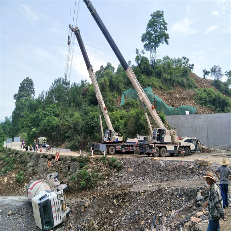 环翠汽车掉沟里叫吊车救援要多少钱