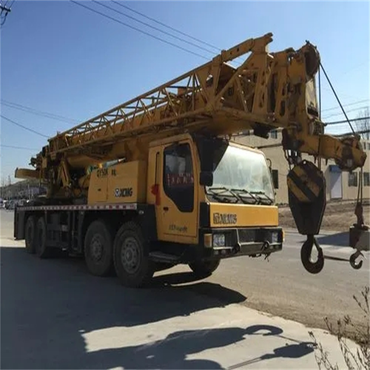 环翠吊车吊挖机吊哪里比较安全